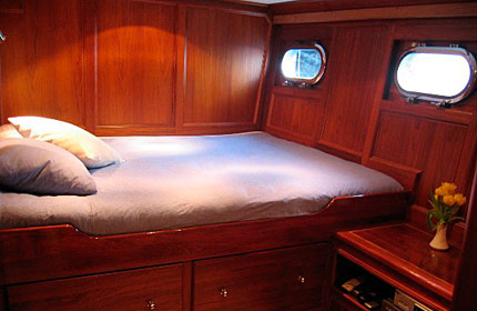 En av hytterna ombord på charterbåten M/Y Merceditas.