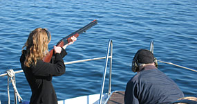 Nordic Yacht Charter har erbjudande på lunchkryssning. Boka fyra timmar, betala endast för tre timmar.